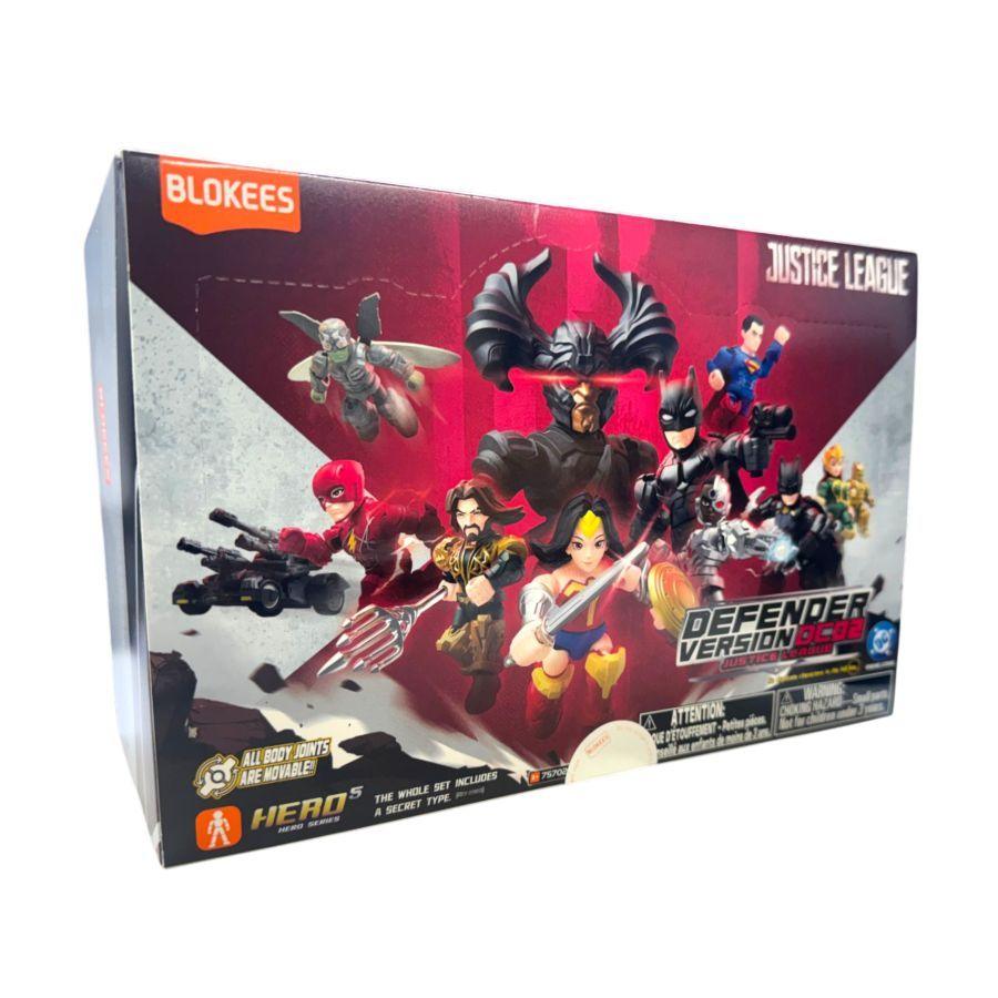 DC Comics - Defender Version 02 Justice League Blind Box Assortment (Display of 12)