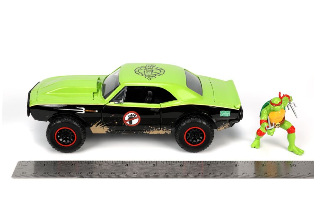 Teenage Mutant Ninja Turtles (TV 1987) - 1967 Chevrolet Camaro with Raphael 1:24 Scale
