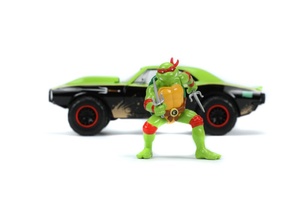 Teenage Mutant Ninja Turtles (TV 1987) - 1967 Chevrolet Camaro with Raphael 1:24 Scale