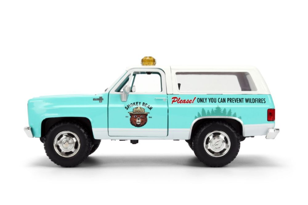 Smokey Bear –-1980 Chevrolet Blazer 1:24 Scale Diecast Vehicle (with Figure)