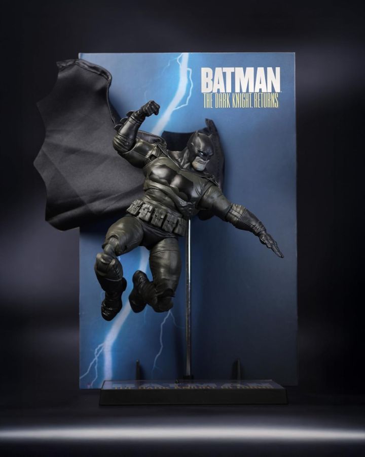 DC Multiverse - Cover Recreations Batman (The Dark Knight Returns) Gold Label 7″ Figure