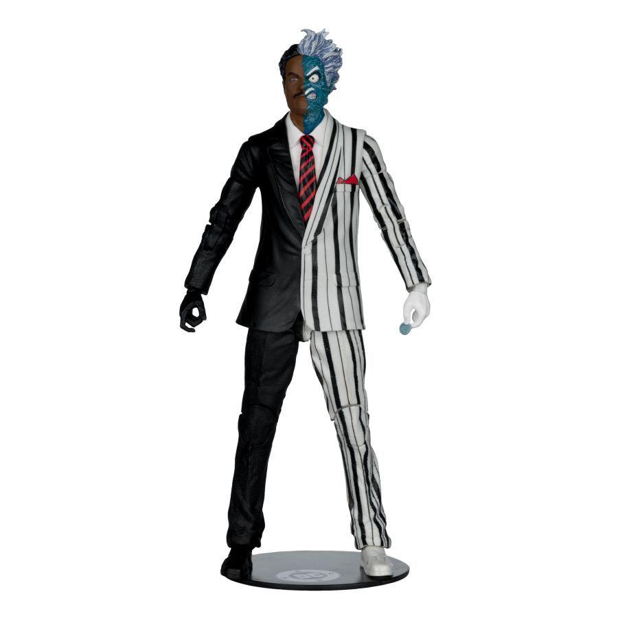 DC Direct - Two-Face 7″ (1995)(Chase) Page Punchers 7″ Figure with Comic