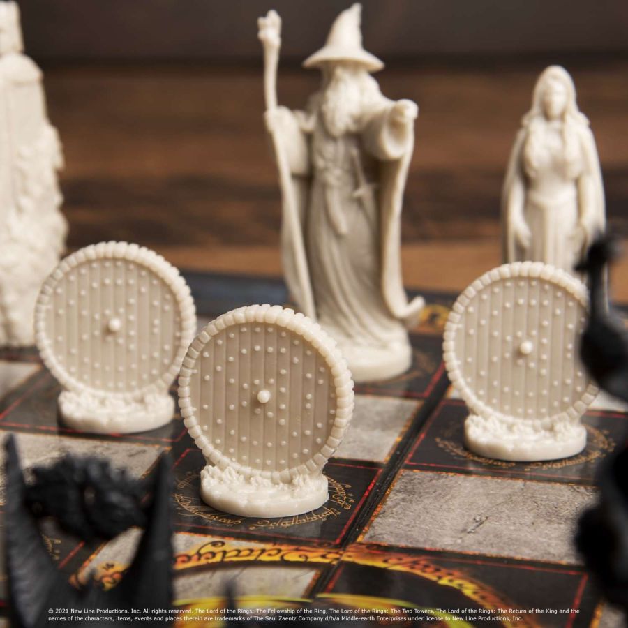 The Lord of the Rings - Battle For Middle-earth Chess Set