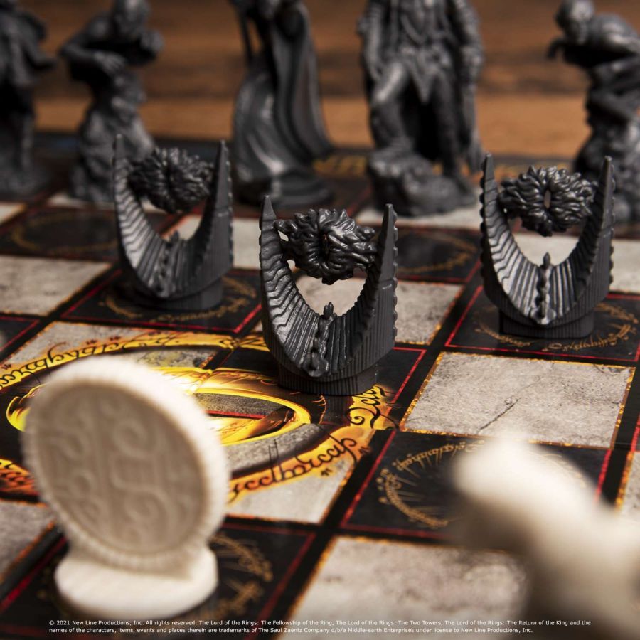 The Lord of the Rings – Battle For Middle-earth Chess Set