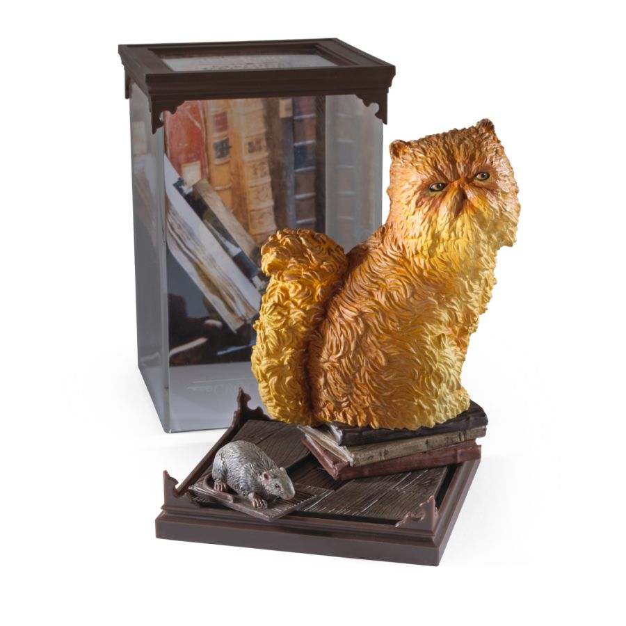 Harry Potter - Crookshanks Magical Creatures Diorama