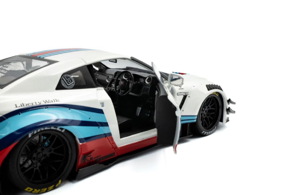 Solido - 1:18 Nissan GT-R (R35) W/ Liberty Walk Body Kit 2.0 M Diecast Vehicle