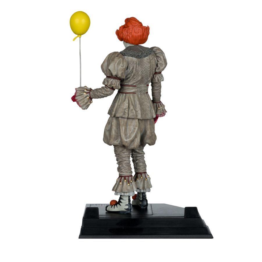 Welcome to Derry - Pennywise (Bloody) Movie Maniacs 6″ Posed Figure