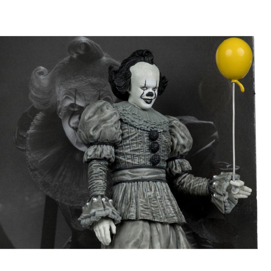 Welcome to Derry - Pennywise (Black & White) Movie Maniacs 6″ Posed Figure
