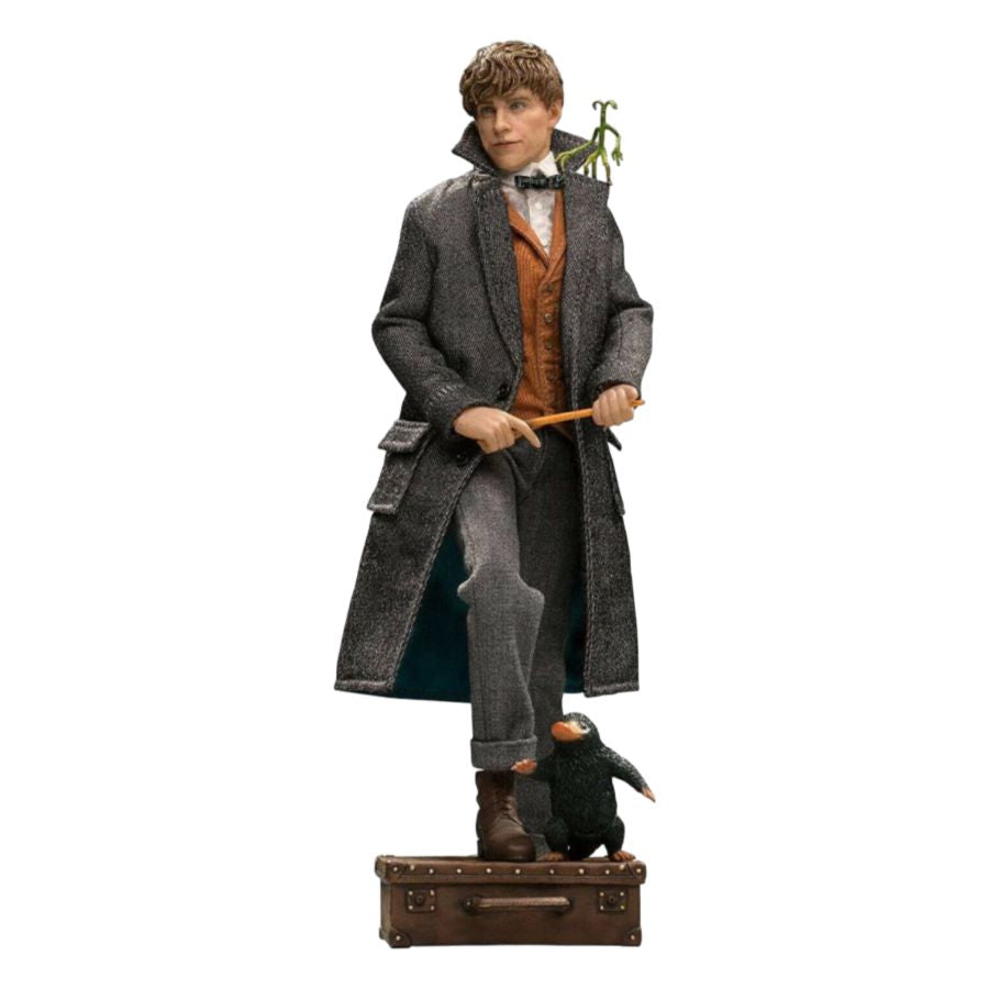 Fantastic Beasts 2: The Crimes of Grindelwald - Newt Scamander 1:8 Scale Action Figure