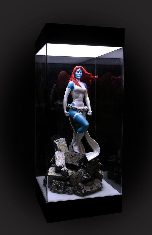Light-Up Acrylic Display Case 204 x 204 x 400mm