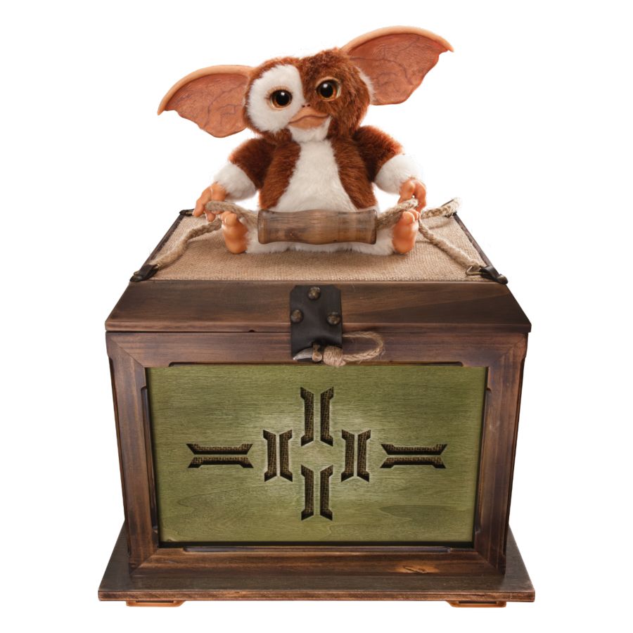 Gremlins - Replica Mogwai box and Gizmo plush
