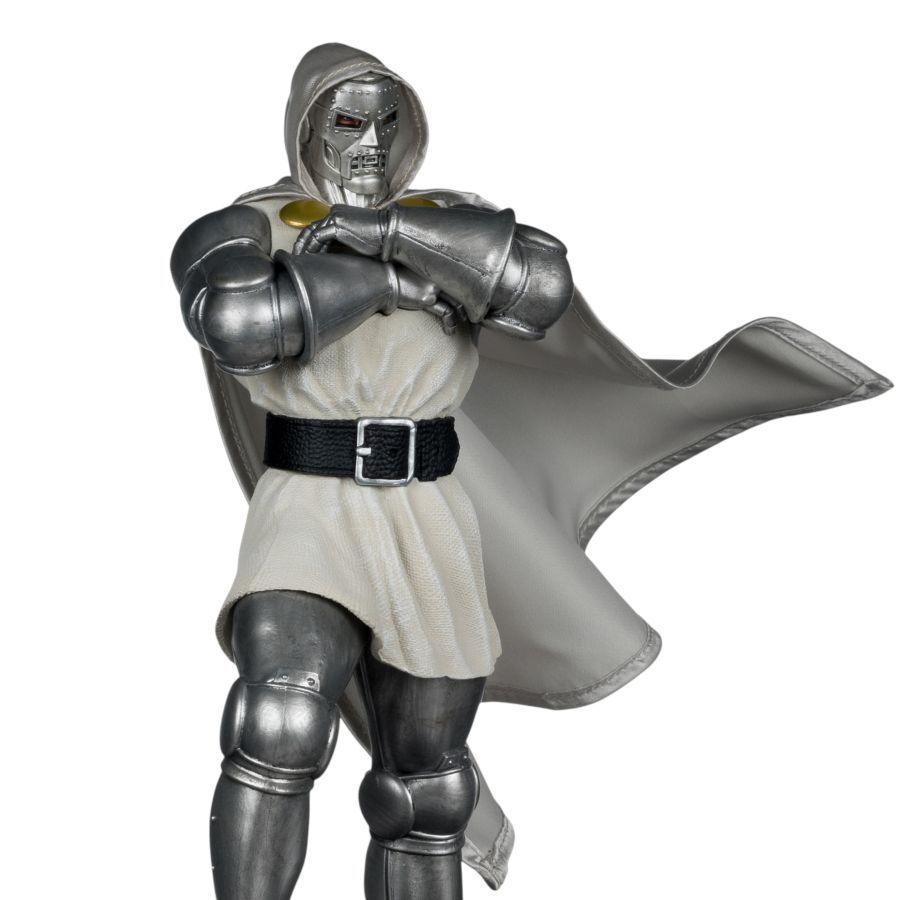 Doctor Doom (comic) - Doctor Doom #1 (Future Foundation – Gold Label) 1:6 Figure