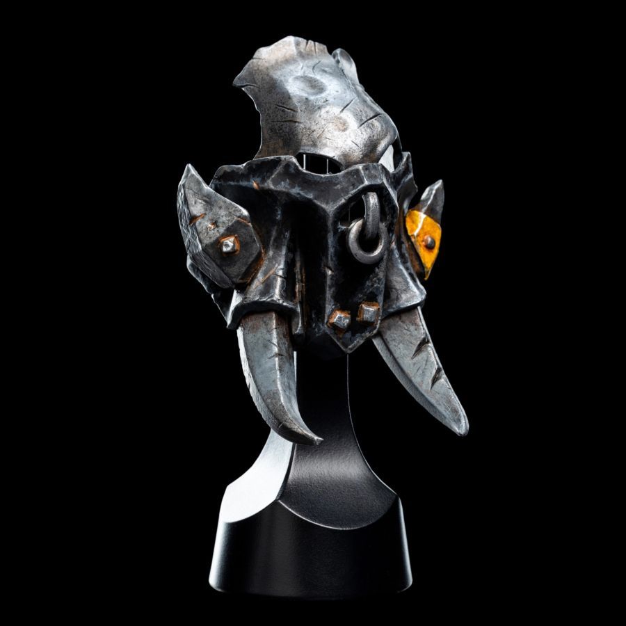 Warhammer: Age of Sigmar - Orruk Ardboy Replica Helmet