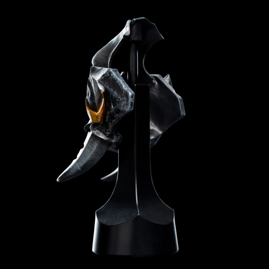 Warhammer: Age of Sigmar - Orruk Ardboy Replica Helmet