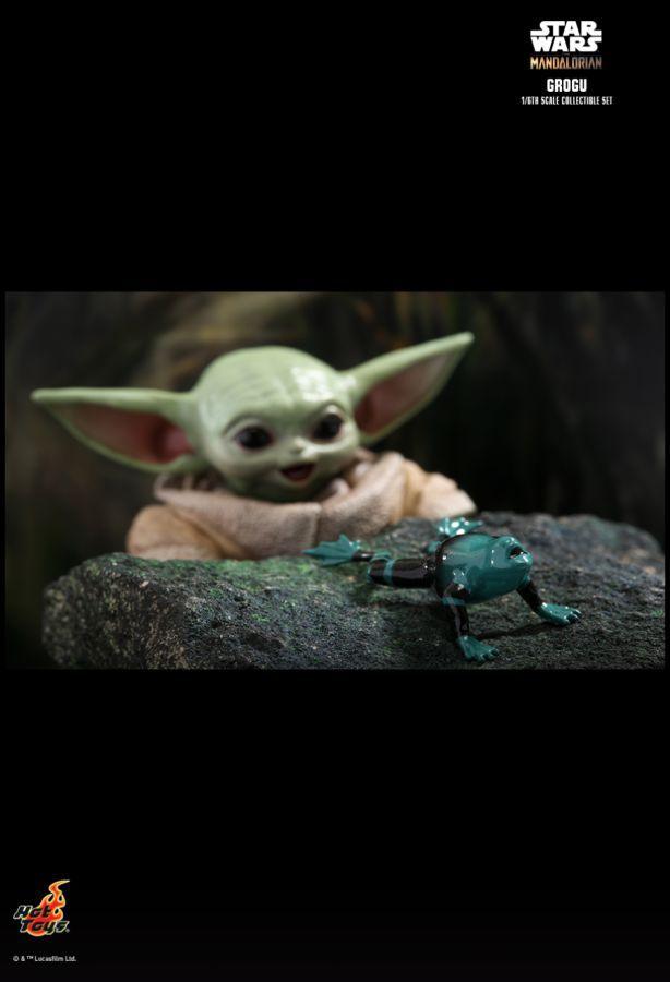 Star Wars: The Mandalorian - Grogu 1:6 Scale Collectable Action Figure Set