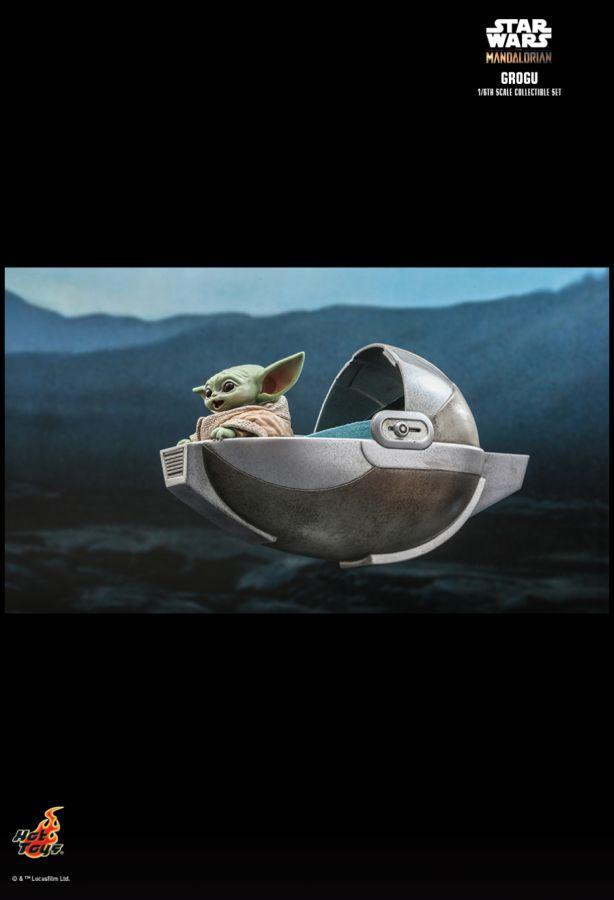 Star Wars: The Mandalorian - Grogu 1:6 Scale Collectable Action Figure Set
