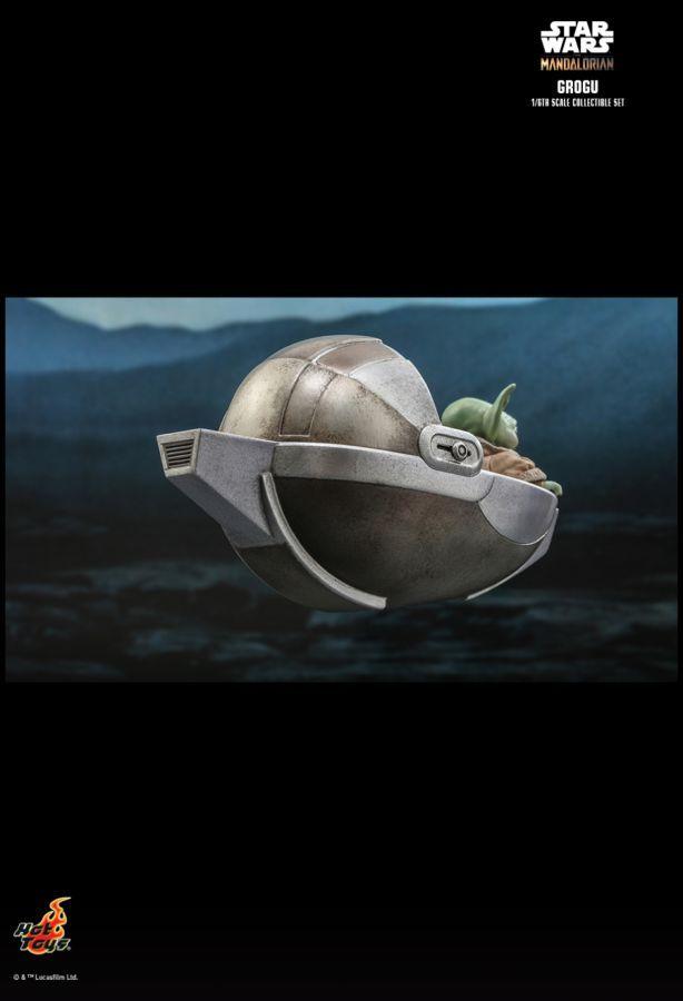 Star Wars: The Mandalorian - Grogu 1:6 Scale Collectable Action Figure Set