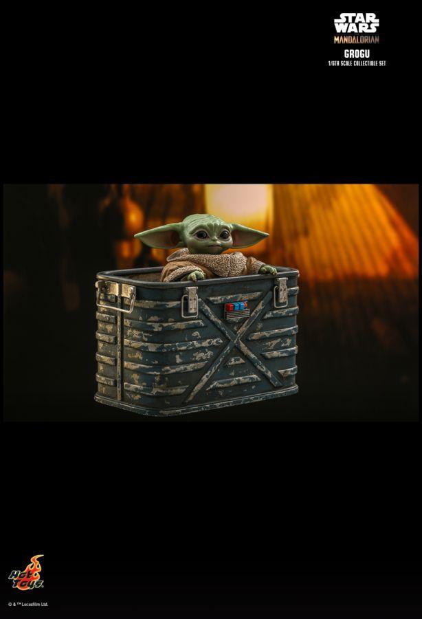 Star Wars: The Mandalorian - Grogu 1:6 Scale Collectable Action Figure Set