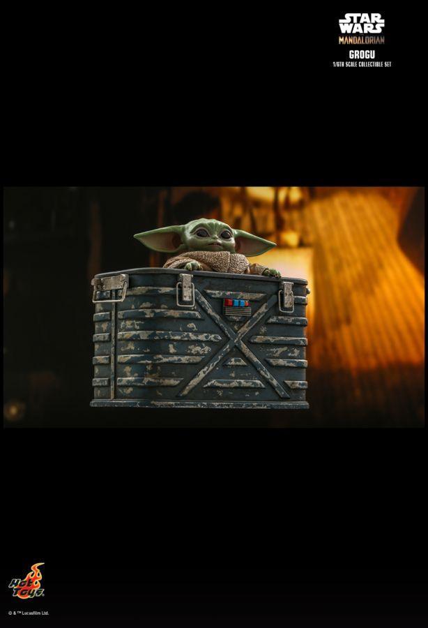 Star Wars: The Mandalorian - Grogu 1:6 Scale Collectable Action Figure Set